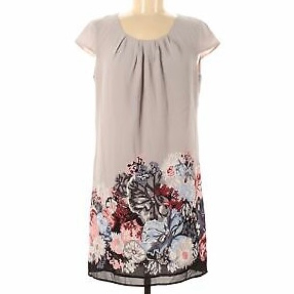 H&M Dresses & Skirts - ⛔️ SOLD ⛔️ H&M Floral print Shift Dress cap sleeve size 8
